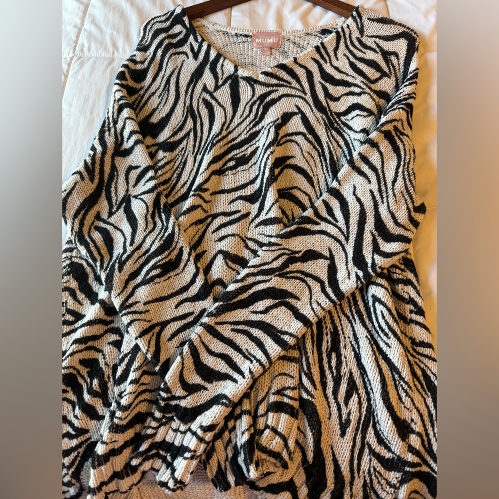 Show Me Your Mumu Women’s Zebra Print Hug Me Pullovers Sweater size XS NWOT - Picture 9 of 11